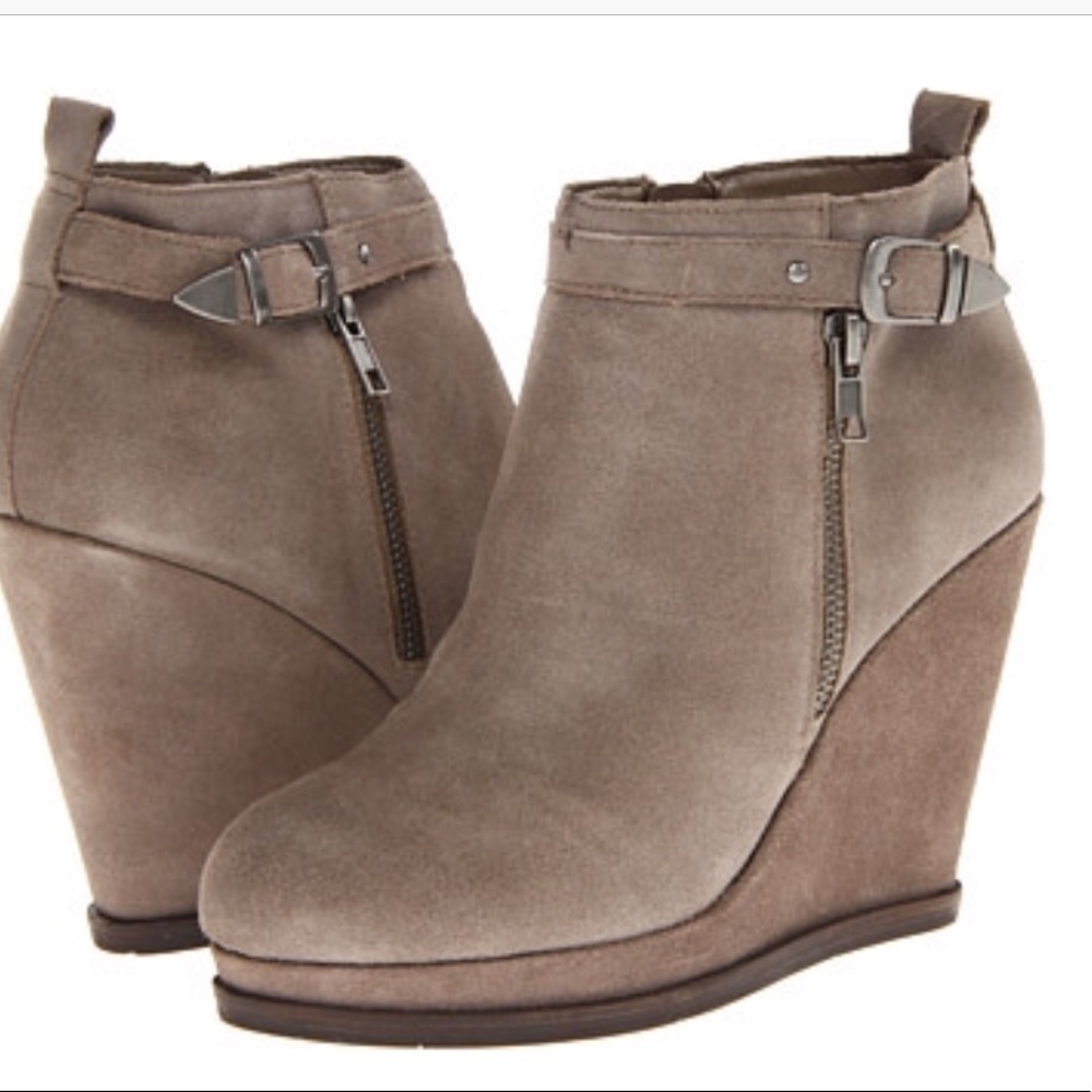 DV by Dolce Vita Women’s Peri Wedge Bootie sz 7.5